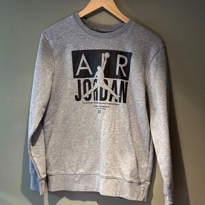 Nike Boys Air Jordan Gray Crewneck Sweatshirt with Black Logo sz XL
